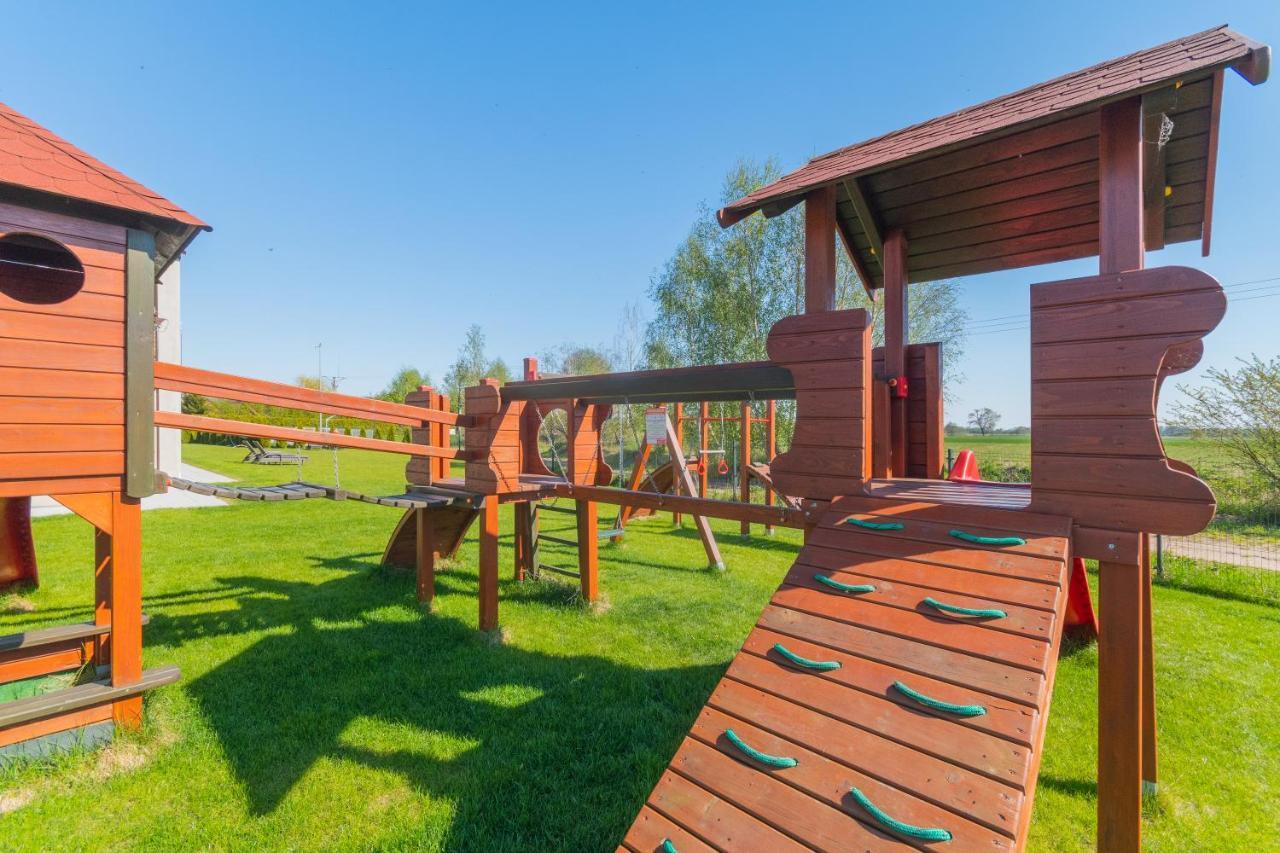 Pokoje Goscinne Frik Jantar Exteriér fotografie
